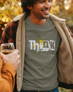 Mann trägt das Bio-Baumwolle T-Shirt Tee Jays Urban Luxury Tee 1150 in der Farbe moss mit dem Design THINK auf der Brust.