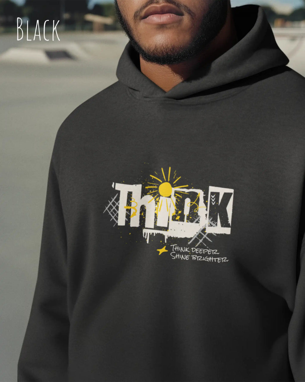 Mann  trägt das Tee Jays Heavy Loose Fit Hooded Sweatshirt 5162 in der Farbe black mit dem Statement Design THINK als Frontprint.