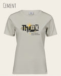 Die Abbildung zeigt ein feminines Grafik t-shirt in der farbe cement und mit dem Statement-design think deeper trägt.