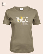 Die Abbildung zeigt ein feminines Grafik t-shirt in der farbe kit und mit dem Statement-design think deeper trägt.