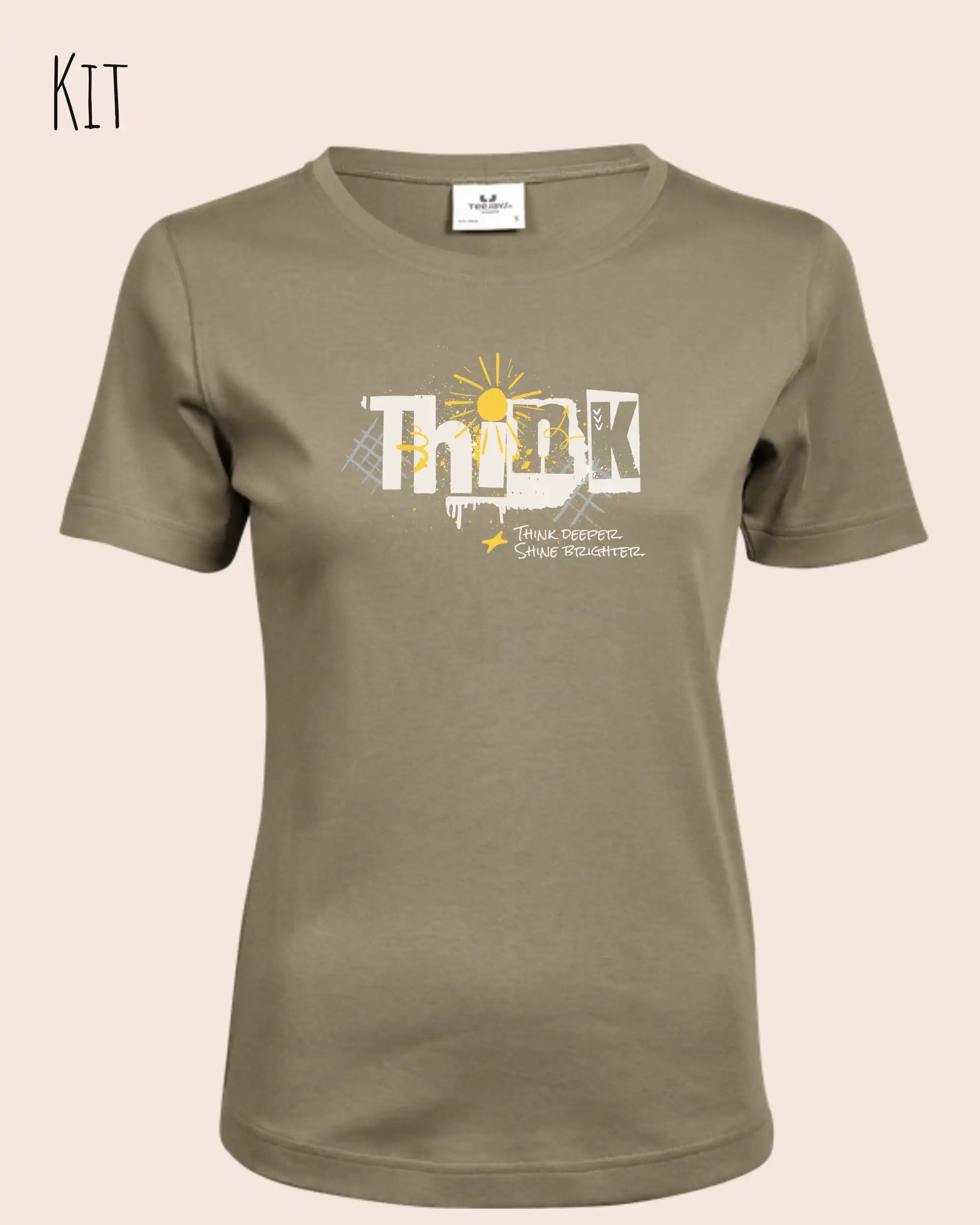 Die Abbildung zeigt ein feminines Grafik t-shirt in der farbe kit und mit dem Statement-design think deeper trägt.