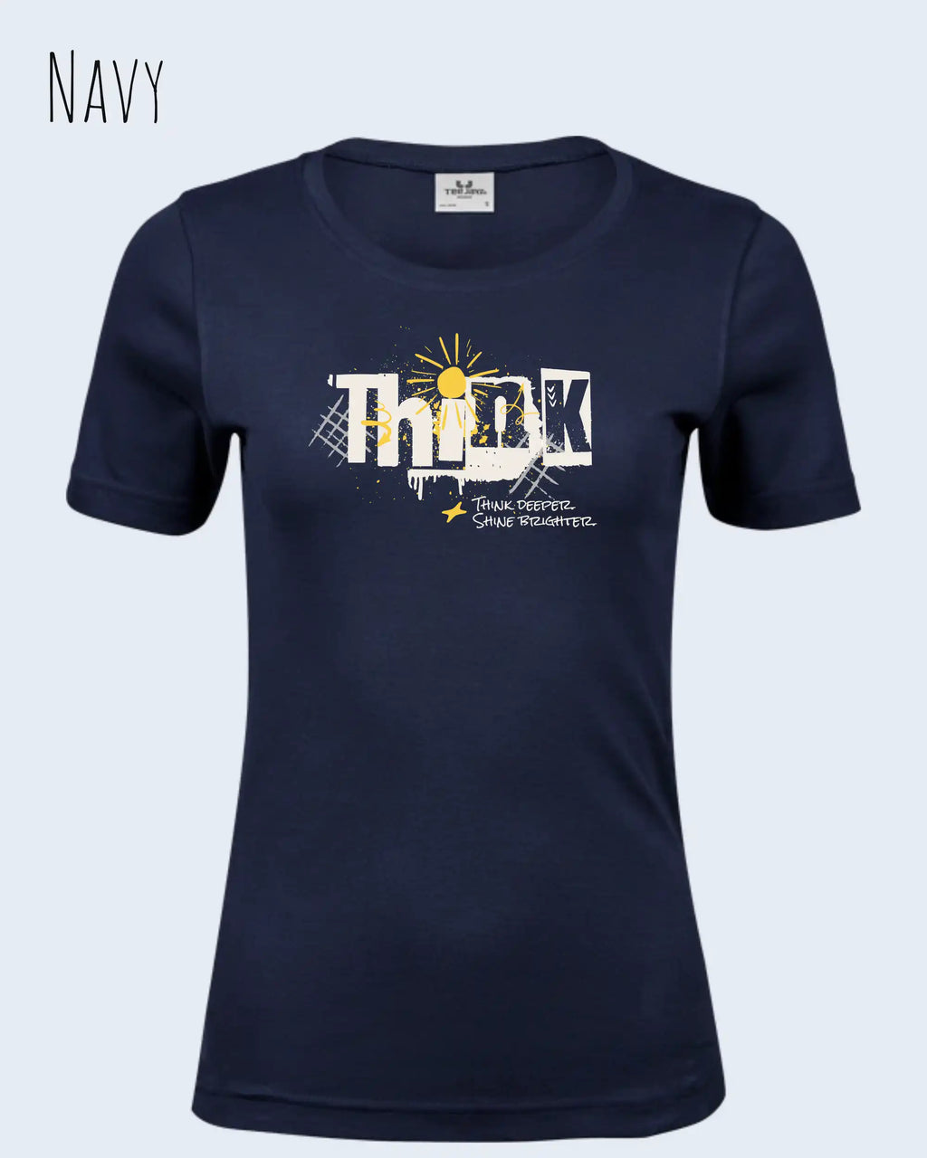 Die Abbildung zeigt ein feminines Grafik t-shirt in navy und mit dem Statement-design think deeper.