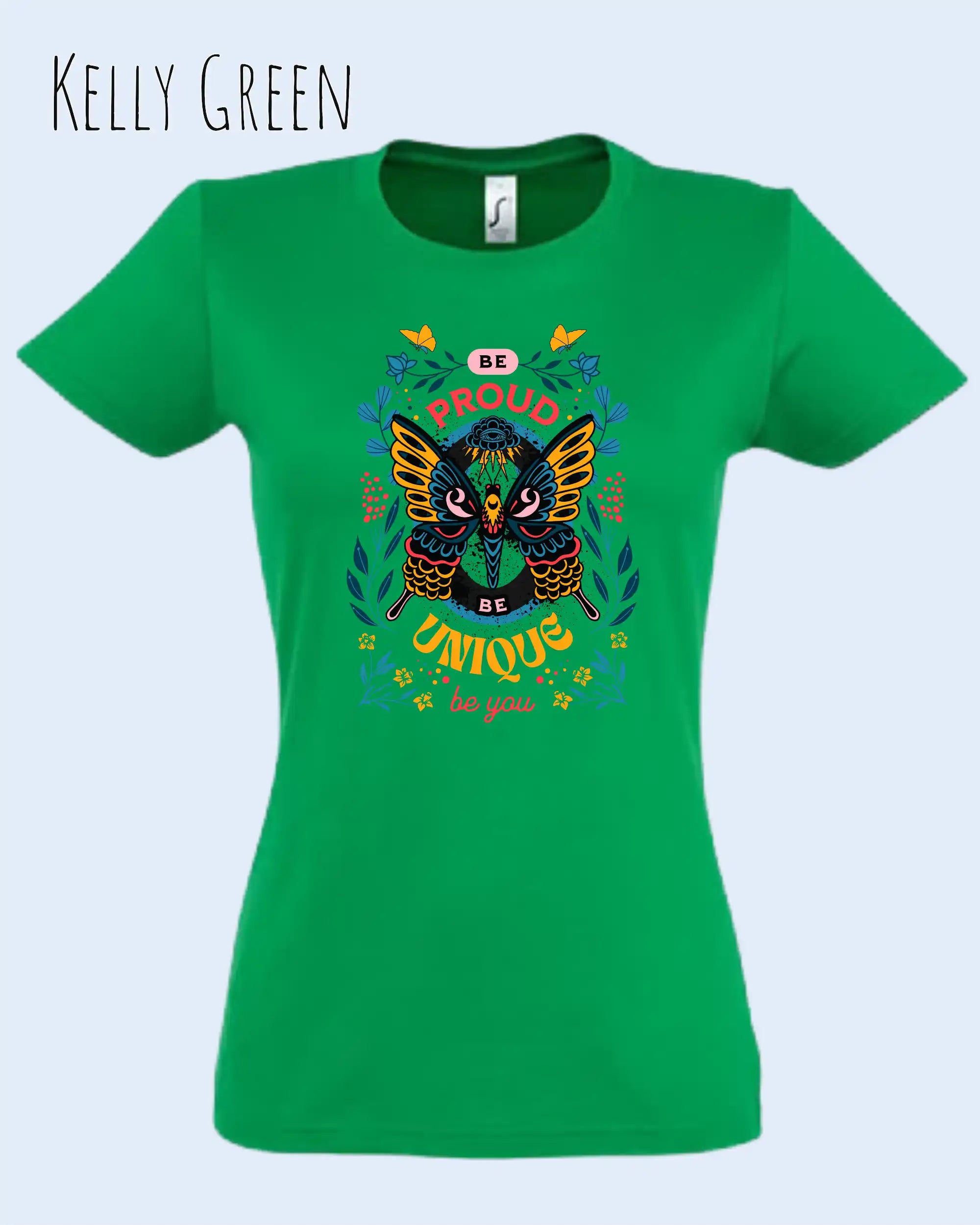 Das Bild zeigt das Basic Design T-Shirt feminine fit in der farbe kelly green mit dem statement Be proud be you