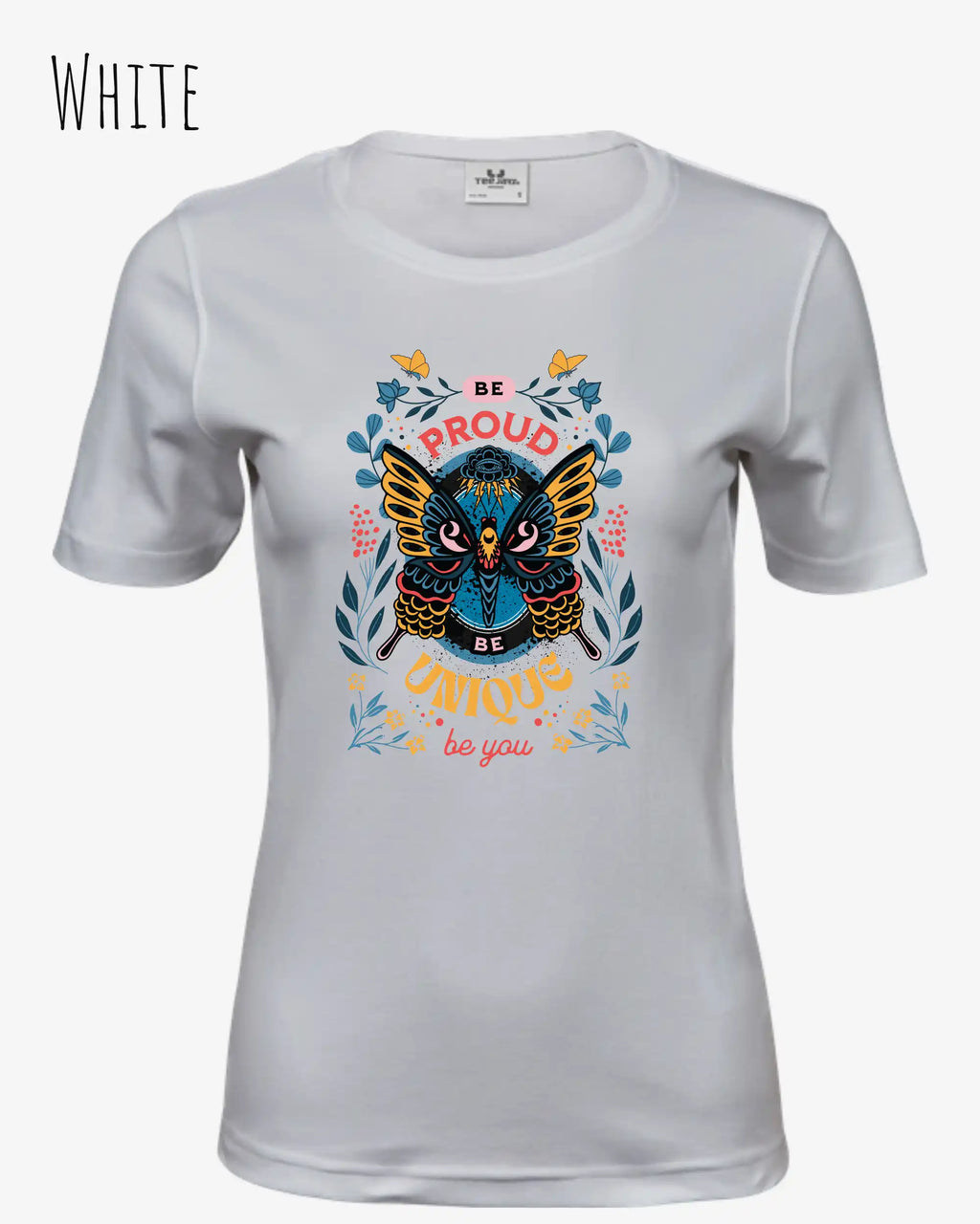 Die Abbildung zeigt ein feminines Grafik t-shirt in der farbe white und mit dem Statement-design be proud be unique be you.
