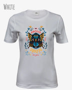 Die Abbildung zeigt ein feminines Grafik t-shirt in der farbe white und mit dem Statement-design be proud be unique be you.