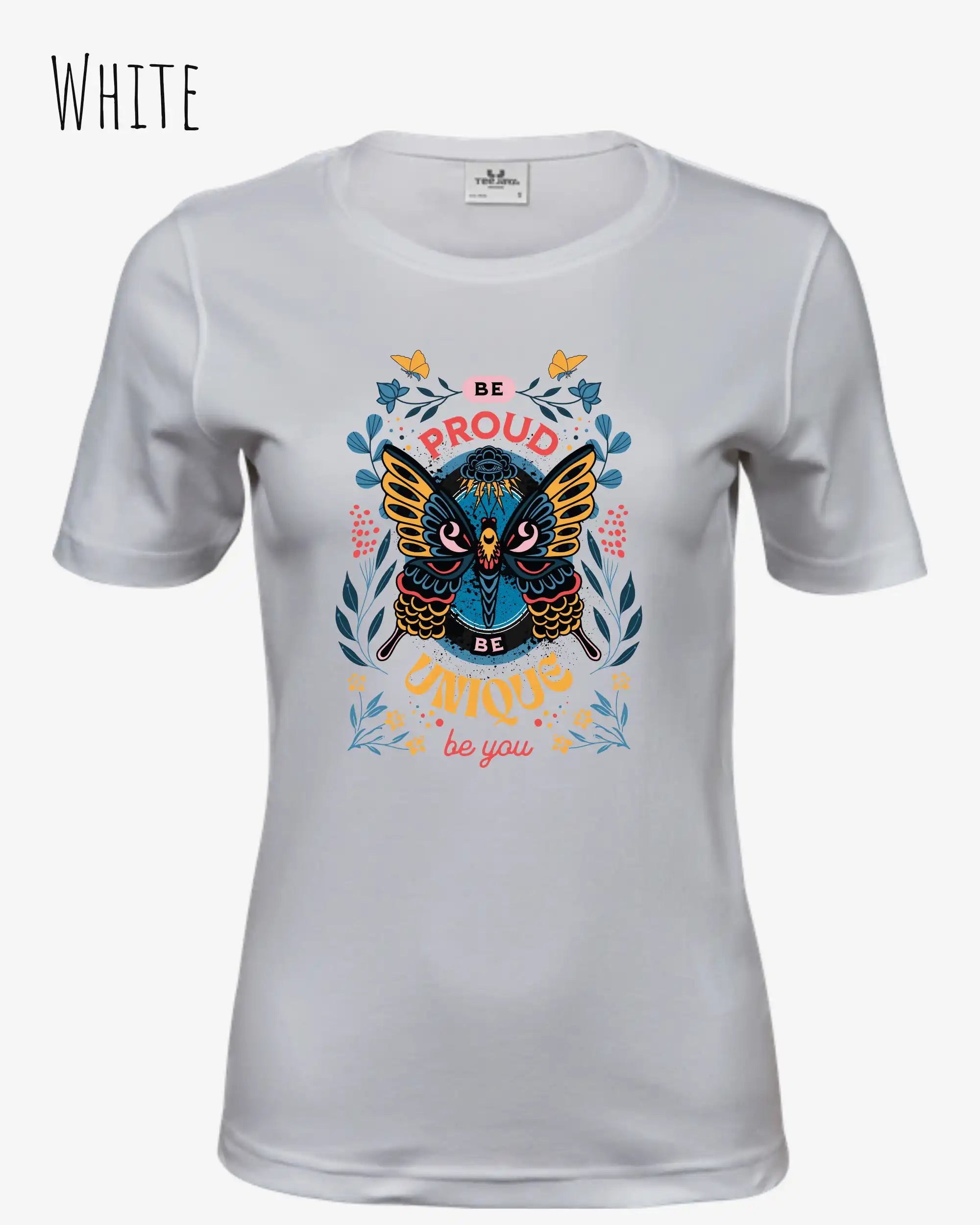 Die Abbildung zeigt ein feminines Grafik t-shirt in der farbe white und mit dem Statement-design be proud be unique be you.