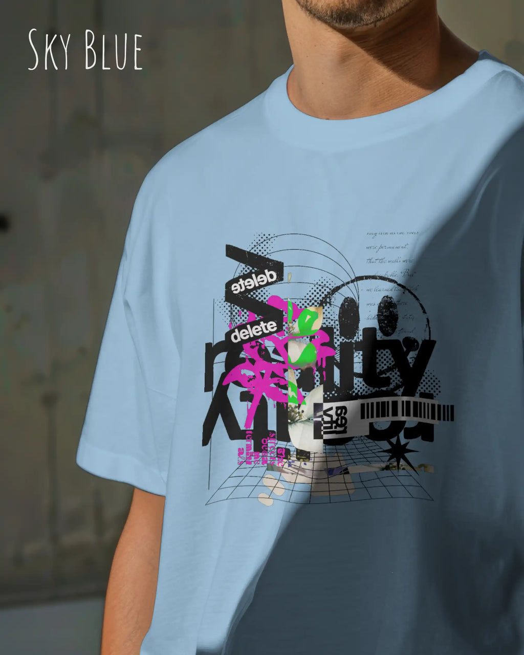 Mann  trägt das leichte Sommer T-Shirt aus Baumwolle AWDis 150 T in der Farbe sky blue mit dem Design DELETE REALITY auf der Brust.