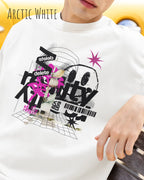 Mann trägt das Heavyweight Oversized T-Shirt AWDis 240 T in der Farbe arctic white mit dem Design DELETE REALITY auf der Brust.