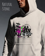 Mann trägt streetwear hoodie im oversize fit in farbe natural stone mit delete reality motiv auf der Brust