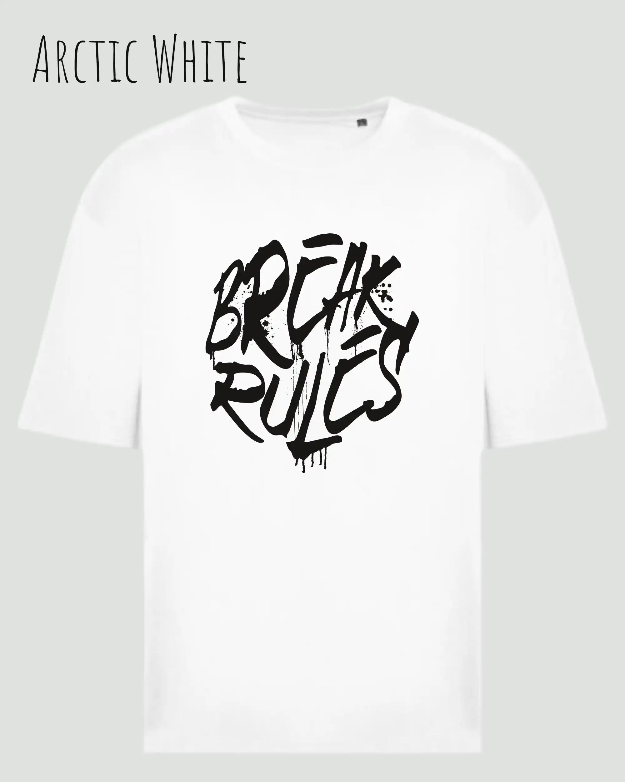 das bild zeigt ein oversized heavyweight design-t-shirt in der farbe arctic white mit dem motiv break rules.