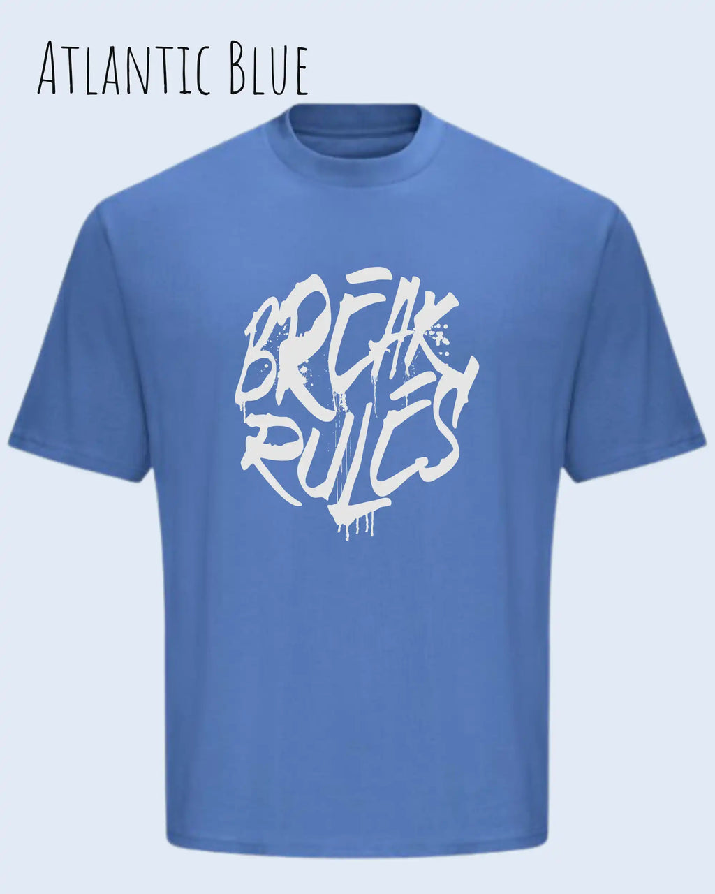 das bild zeigt ein oversized heavyweight design-t-shirt in der farbe atlantic blue mit dem motiv break rules.
