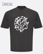 das bild zeigt ein oversized heavyweight design-t-shirt in der farbe charcoal mit dem motiv break rules.