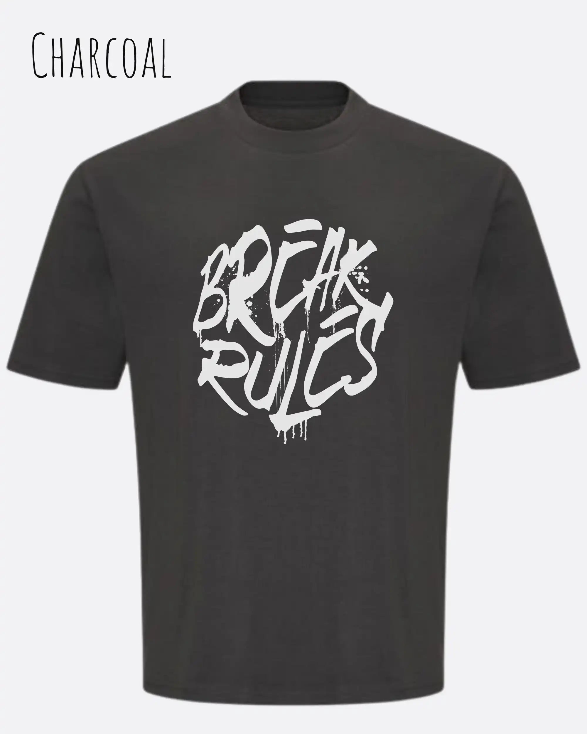 das bild zeigt ein oversized heavyweight design-t-shirt in der farbe charcoal mit dem motiv break rules.