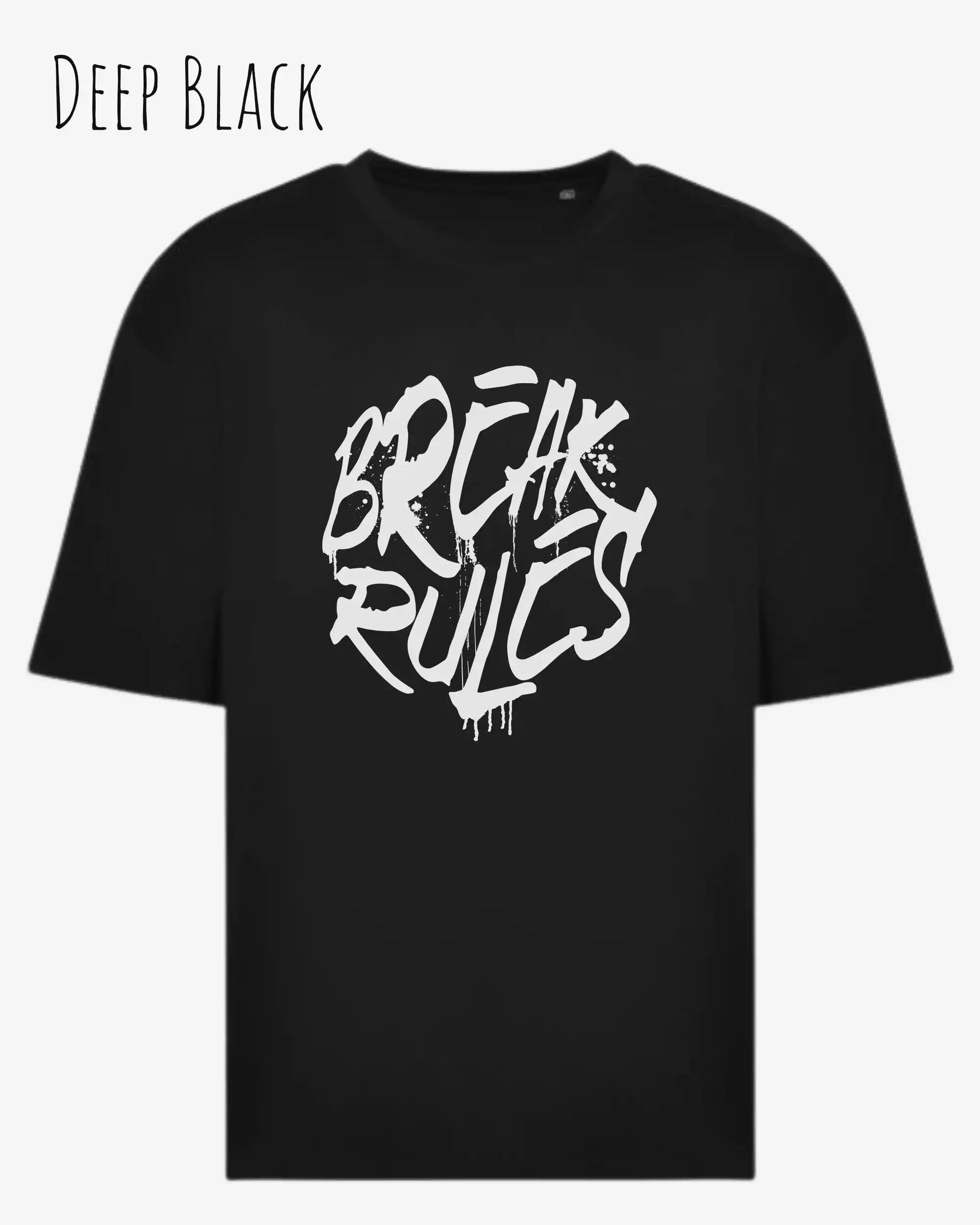 das bild zeigt ein oversized heavyweight design-t-shirt in der farbe deep black mit dem motiv break rules.