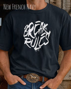 mann trägt ein oversized heavyweight design-t-shirt in der farbe new french navy mit dem motiv break rules.