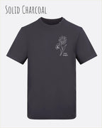 das bild zeigt das awdis t-shirt 180 T in solid charcoal mit dem design keep it simple.