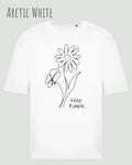 die Abbildung zeigt ein oversized heavyweight design-t-shirt in der farbe arctic white und mit dem motiv keep it simple.