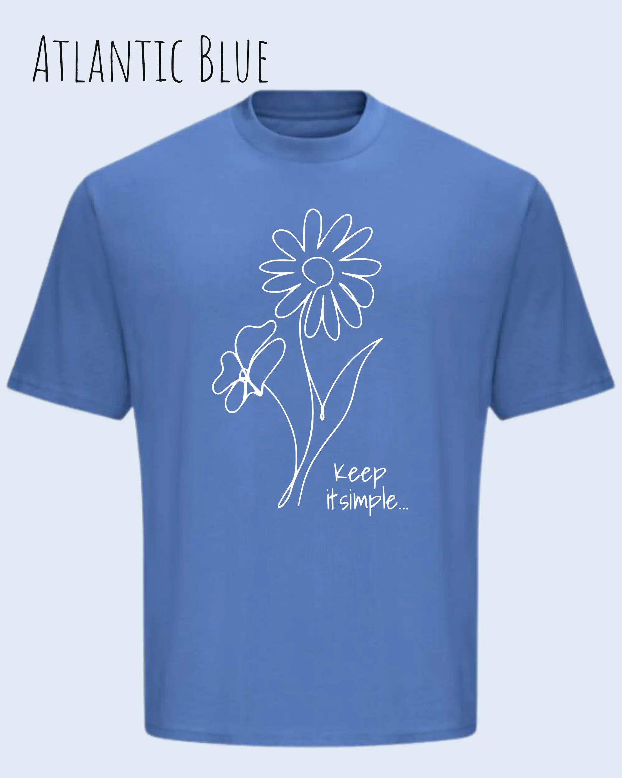 die Abbildung zeigt ein oversized heavyweight design-t-shirt in der farbe atlantic blue und mit dem motiv keep it simple.