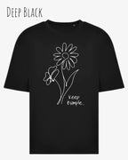die Abbildung zeigt ein oversized heavyweight design-t-shirt in der farbe deep black und mit dem motiv keep it simple.