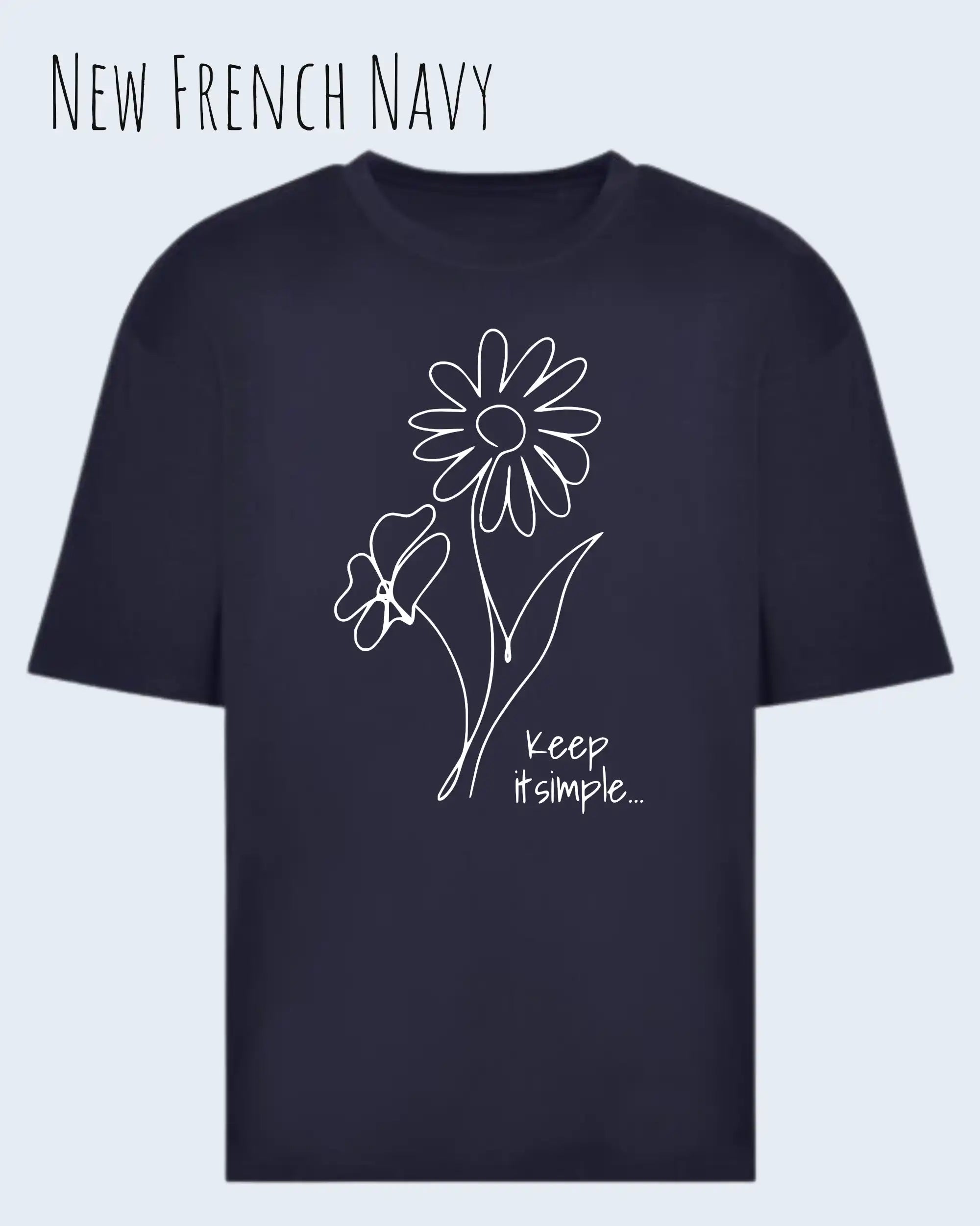 die Abbildung zeigt ein oversized heavyweight design-t-shirt in der farbe new french navy und mit dem motiv keep it simple.