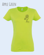 Das Bild zeigt das Basic Design-T-Shirt mit tailliertem Schnitt in der Farbe Apple Green und mit dem statement keeü it simple.
