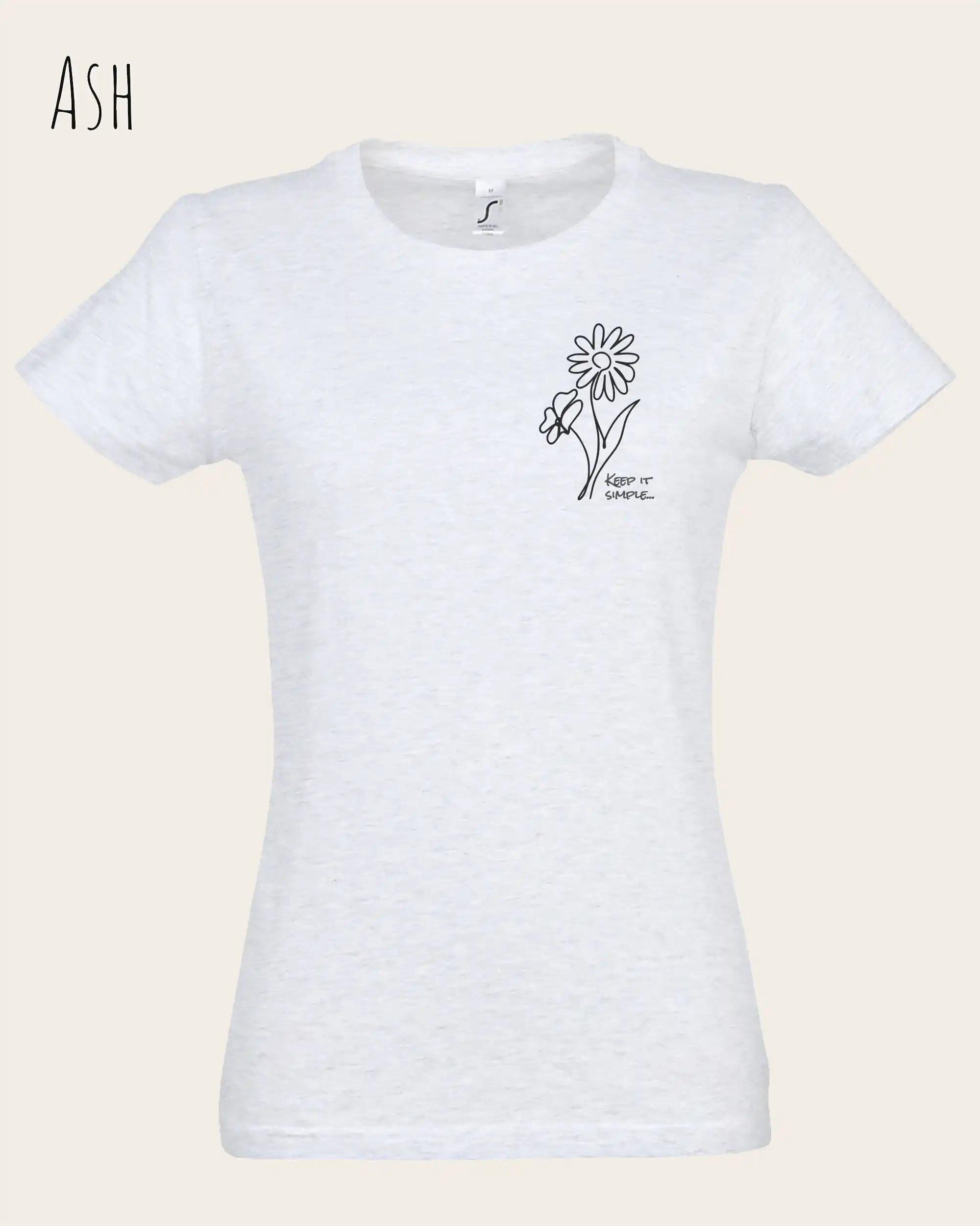 Das Bild zeigt das Basic Design-T-Shirt mit tailliertem Schnitt in der Farbe ash und mit dem statement keeü it simple.