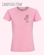 Das Bild zeigt das Basic Design-T-Shirt mit tailliertem Schnitt in der Farbe candyfloss pink und mit dem statement keeü it simple.
