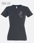 Das Bild zeigt das Basic Design-T-Shirt mit tailliertem Schnitt in der Farbe dark grey und mit dem statement keeü it simple.