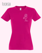 Das Bild zeigt das Basic Design-T-Shirt mit tailliertem Schnitt in der Farbe fuchsia und mit dem statement keeü it simple.