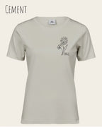 Das Bild zeigt das Organic Premium T-Shirt in der Farbe cement mit dem Statement-Design keep it simple.