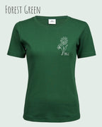 Das Bild zeigt das Organic Premium T-Shirt in der Farbe forest green mit dem Statement-Design keep it simple.