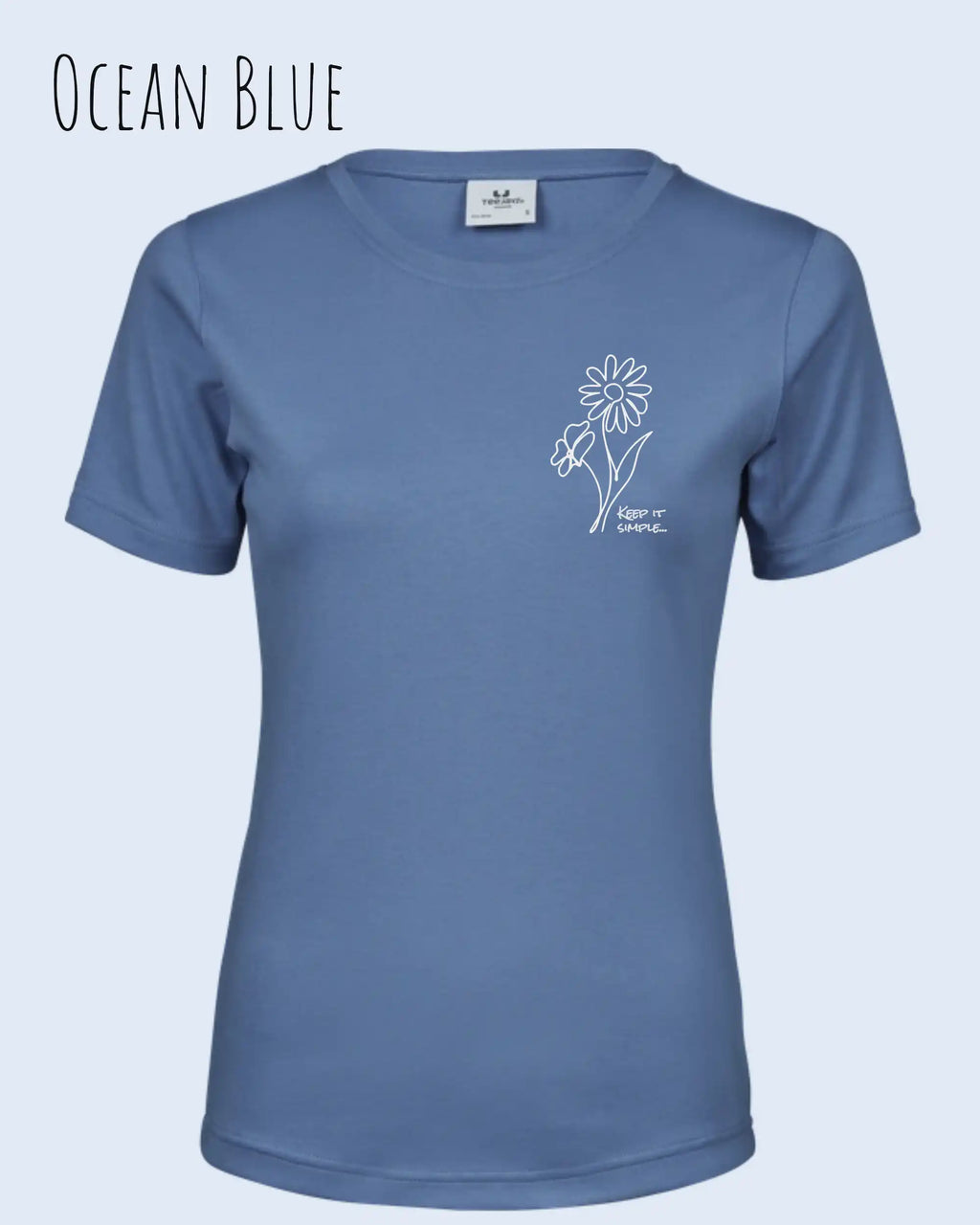 Das Bild zeigt das Organic Premium T-Shirt in der Farbe ocean blue mit dem Statement-Design keep it simple.