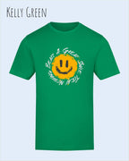 Das Bild zeigt das T-Shirt AWDIS 180 T in der Farbe kelly green mit dem Design Nothing beats a great smile.
