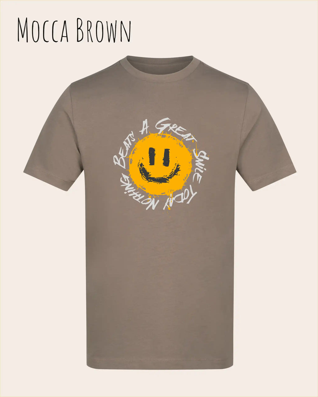 Das Bild zeigt das T-Shirt AWDIS 180 T in der Farbe Mocca brown mit dem Design Nothing beats a great smile.