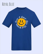 Das Bild zeigt das T-Shirt AWDIS 180 T in der Farbe royal blue mit dem Design Nothing beats a great smile.