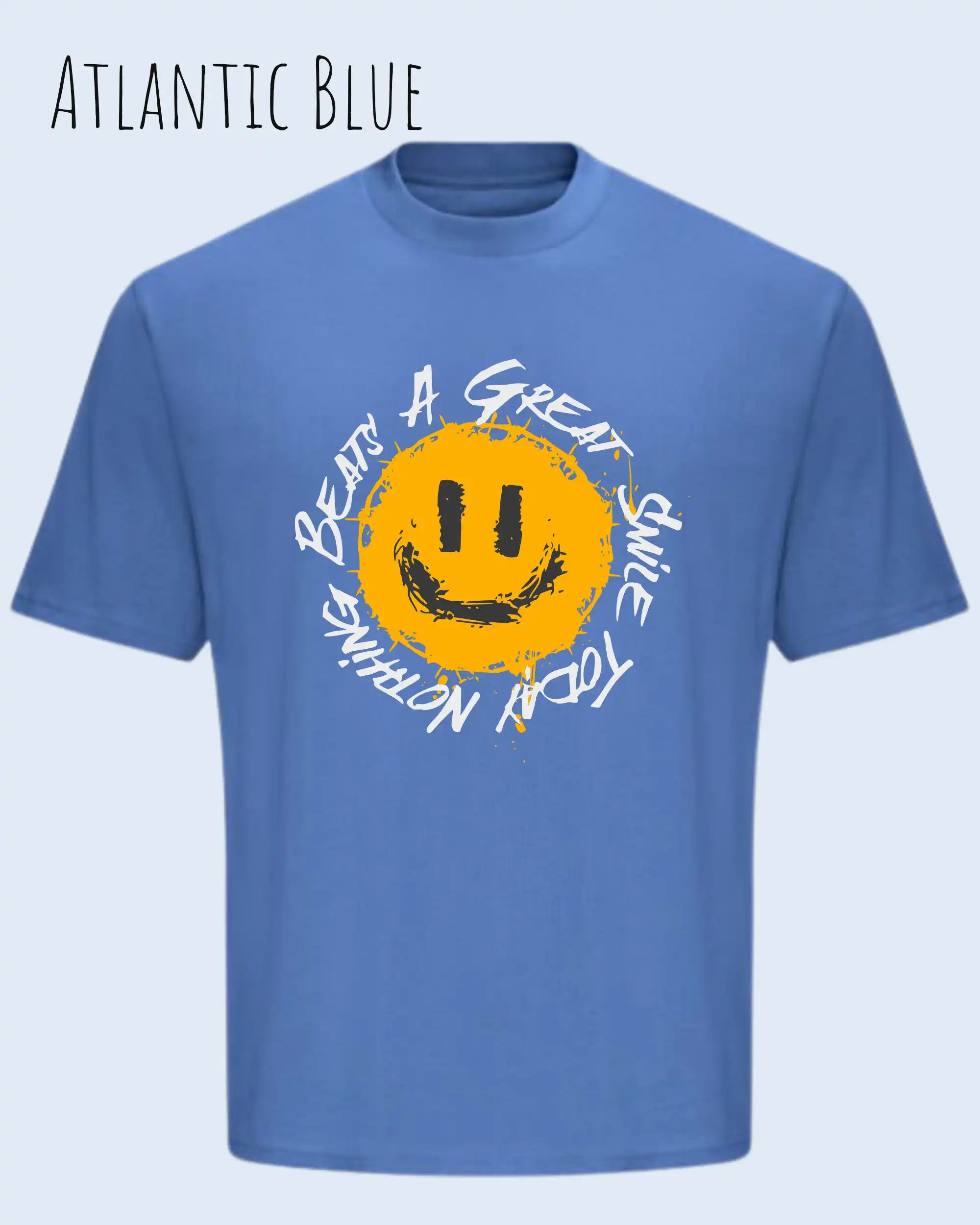 das bild zeigt das oversized heavyweight t-shirt awdis 240 t in der farbe atlantic blue mit dem design nothing beats a great smile today.