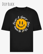 das bild zeigt das oversized heavyweight t-shirt awdis 240 t in der farbe deep black mit dem design nothing beats a great smile today.
