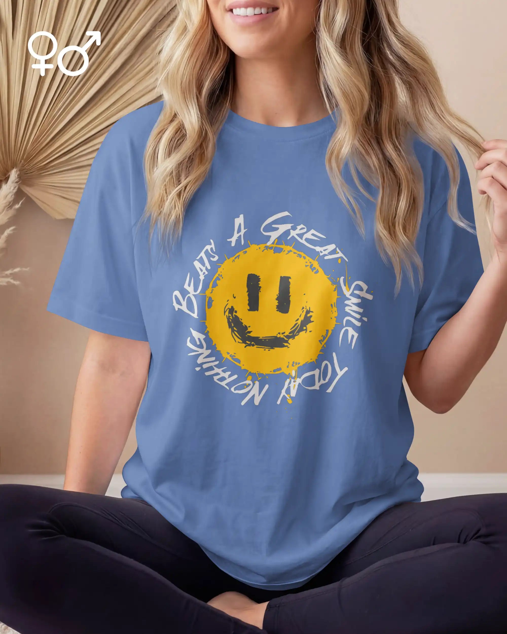 eine frau trägt ein unisex oversized heavyweight t-shirt  in der farbe atlantic  blue  mit dem design nothing beats a great smile today.