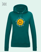 Das Bild zeigt den femininen Hoodie JH001F in jade mit dem Design nothing beats a great smile