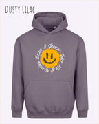 Das Bild zeigt den oversized hoodie jh111 von just hoods in der farbe dusty lilac mit dem design notihing beats a great smile.