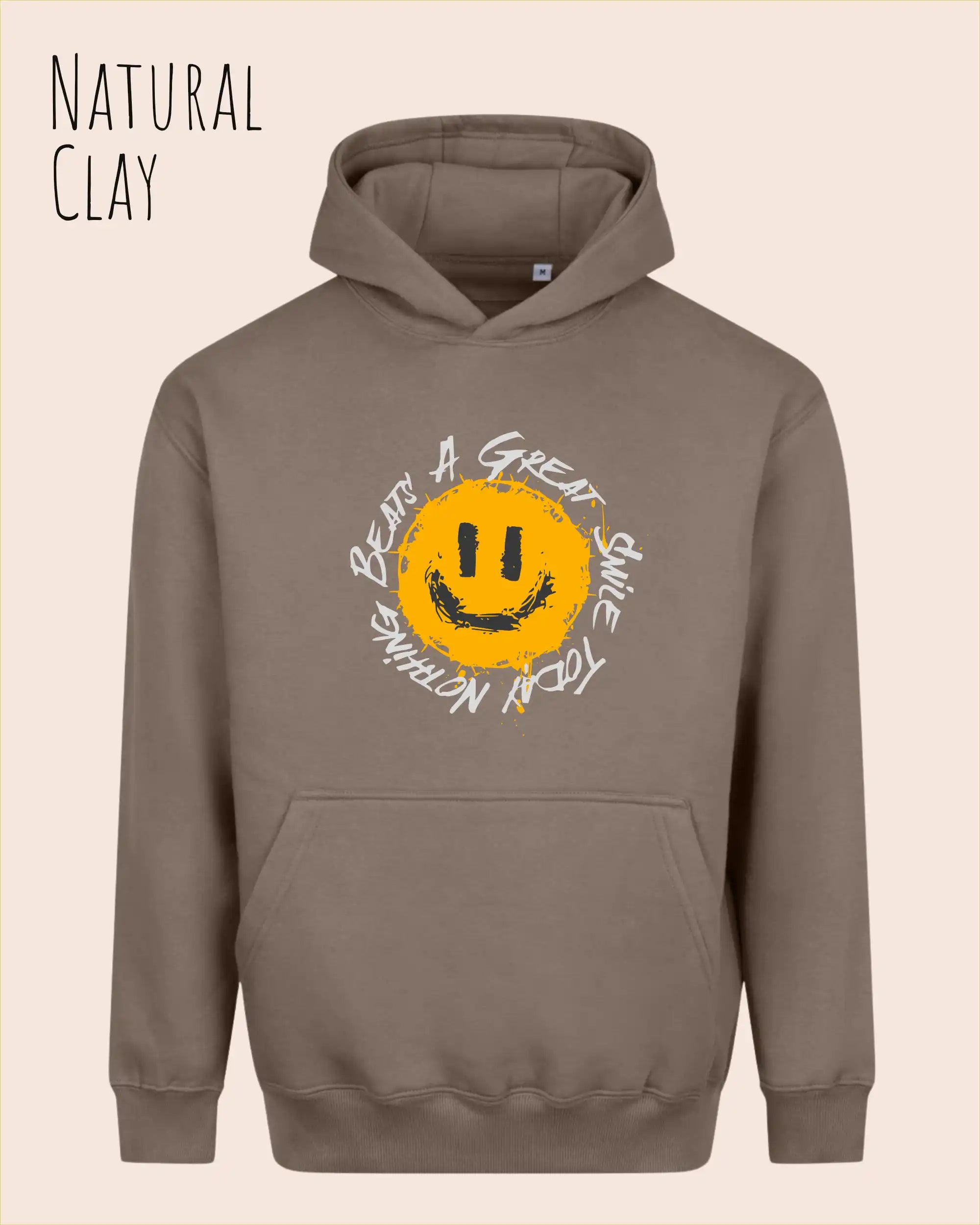 Das Bild zeigt den oversized hoodie jh111 von just hoods in der farbe natural clay mit dem design notihing beats a great smile.
