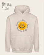 Das Bild zeigt den oversized hoodie jh111 von just hoods in der farbe natural stone  mit dem design notihing beats a great smile.