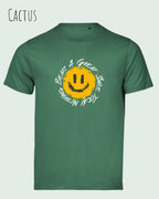 Das Bild zeigt  das Unisex oprganic t-shirt Tee Jays Urban Luxury Tee 1150  in der farbe cactus mit dem statement nothing beats a great smile today.
