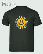 Das Bild zeigt  das Unisex oprganic t-shirt Tee Jays Urban Luxury Tee 1150  in der farbe dark green mit dem statement nothing beats a great smile today.
