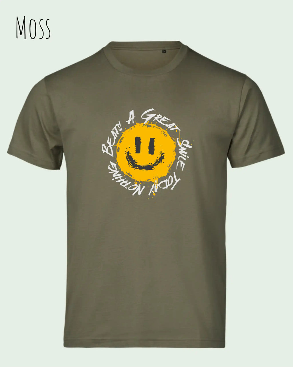Das Bild zeigt  das Unisex oprganic t-shirt Tee Jays Urban Luxury Tee 1150  in der farbe moss mit dem statement nothing beats a great smile today.