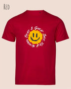 Das Bild zeigt  das Unisex oprganic t-shirt Tee Jays Urban Luxury Tee 1150  in der farbe red mit dem statement nothing beats a great smile today.