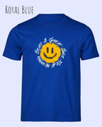 Das Bild zeigt  das Unisex oprganic t-shirt Tee Jays Urban Luxury Tee 1150  in der farbe royal blue mit dem statement nothing beats a great smile today.