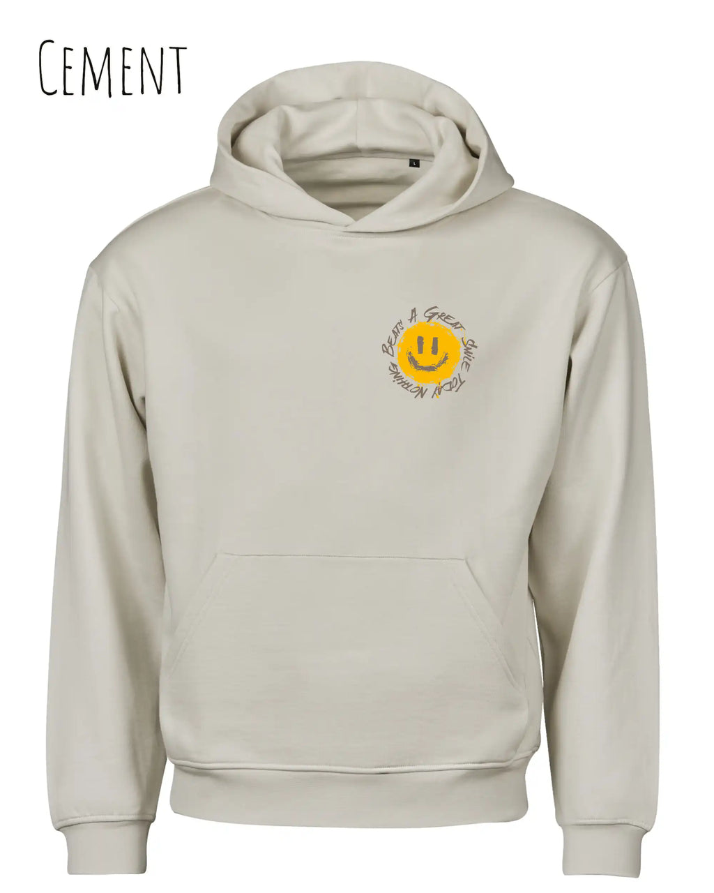 Das Bild zeigt den nachhaltigen Organic Luxury Hoodie in Cenent mit dem Statement NOTHING BEATS A SMILE TODAY