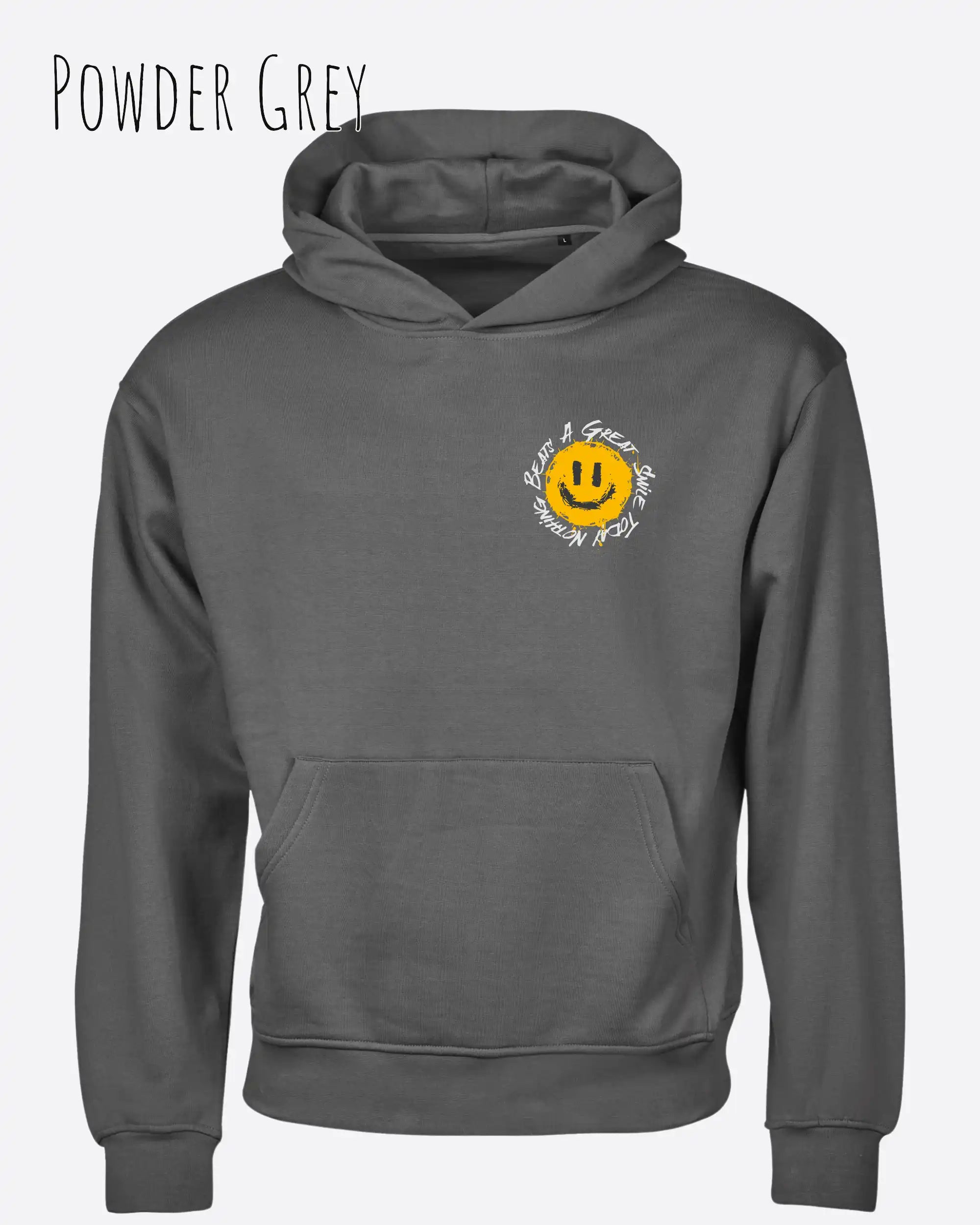 Das Bild zeigt den nachhaltigen Organic Luxury Hoodie in Powder Grey mit dem Statement NOTHING BEATS A SMILE TODAY