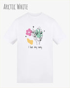 Die Abbildung zeigt ein Design-T-Shirt in der farbe ARCTI WHTIE aus atmungsaktiver Baumwolle  mit dem statement I live my way.